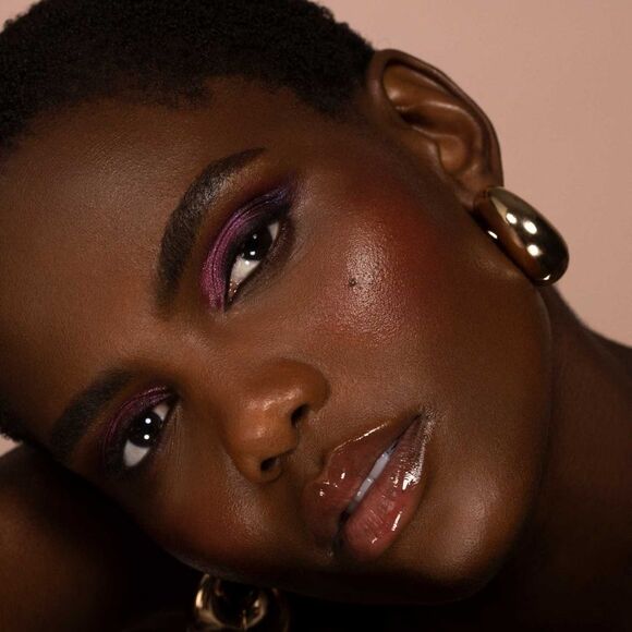 MAC Dazzleshadow Extreme in Celebutante (Rosy Pink with Red Sparkle) - Picture 8 of 11